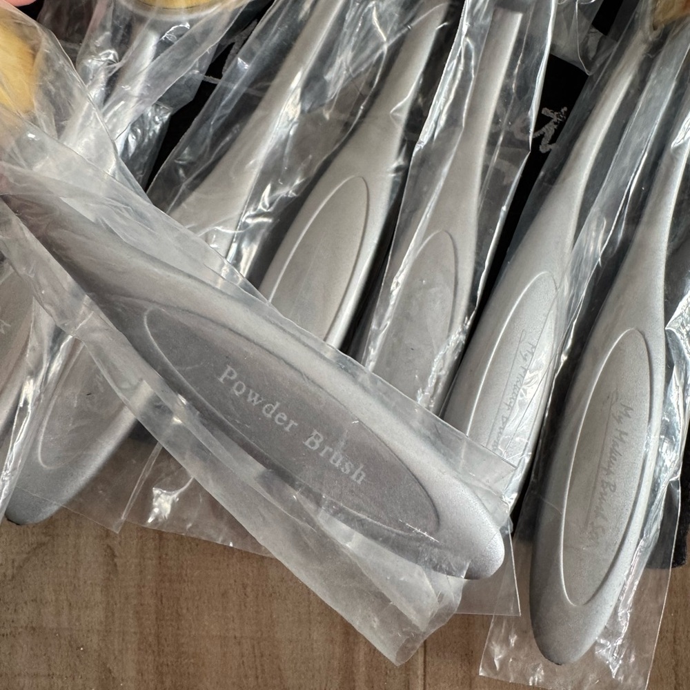 Oval Makeup Brush Set - Picture 2 of 3